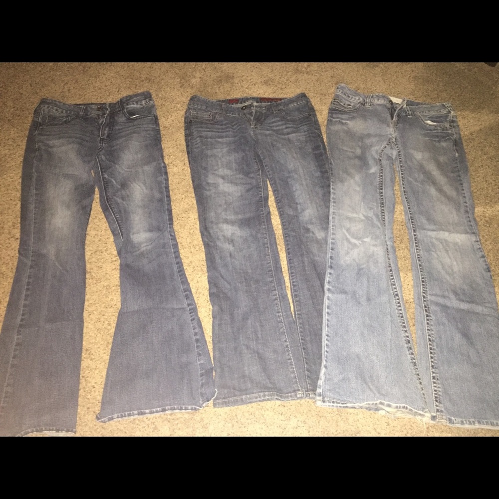 (1) express (1) American Eagle ( 1) Maurice